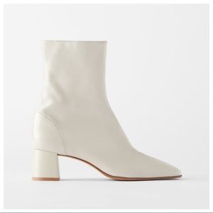 (SOLD) ZARA Ecru White Leather Boots Ankle Boots